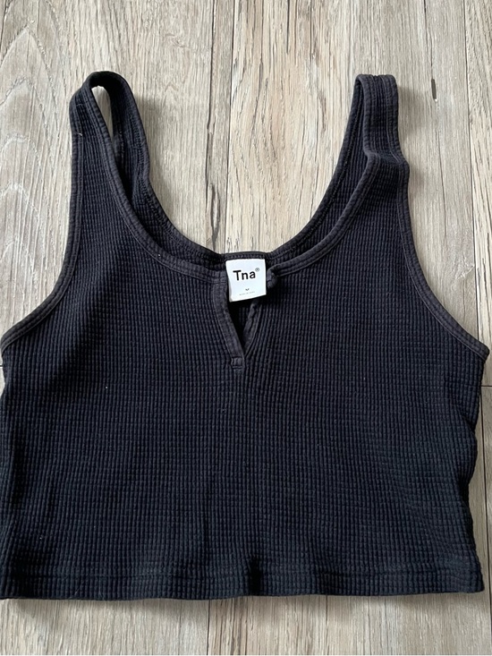 TNA Tops - TNA Black Ribbed V-Notch Crop Tank